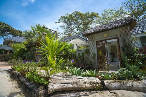 King's Garden Resort - Tap to explore photos