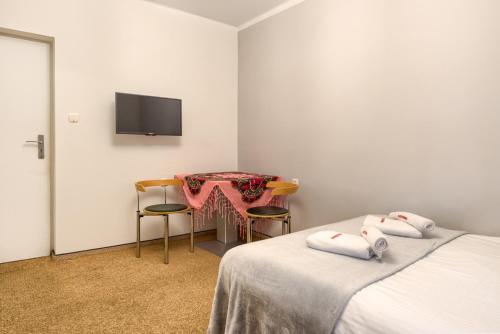 Double Room with Extra Bed image 2