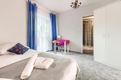 Double Room image 4