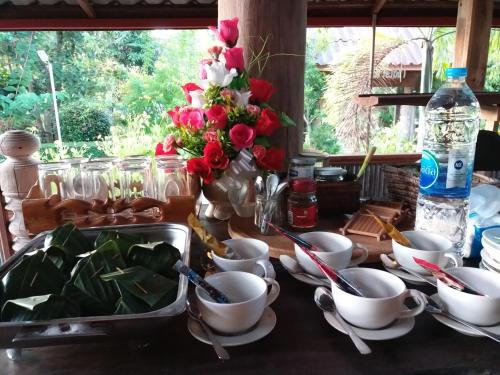 Food and beverages, เฮือนปลายนา โฮมสเตย์ in Thoeng
