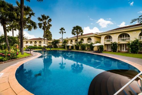 مسبح, منتجع وكازينو زوري وايت ساندز، جوا (The Zuri White Sands, Goa Resort & Casino) in Cavelossim