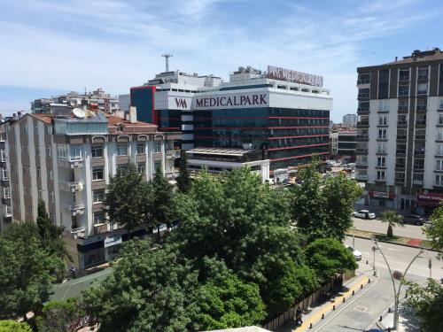 Bližnja okolica, Medi Apart OteL in Cumhuriyet