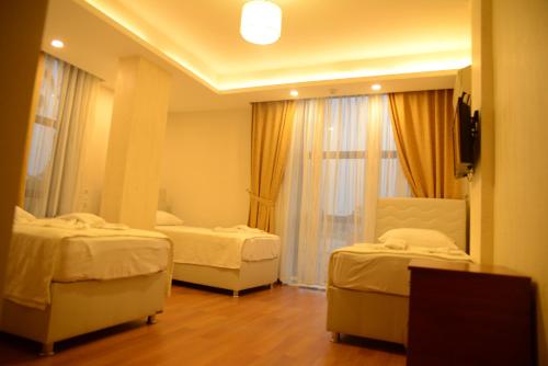 3 twin beds