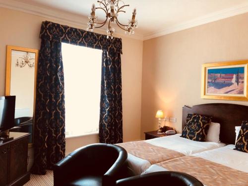 Royal Hotel - image 10