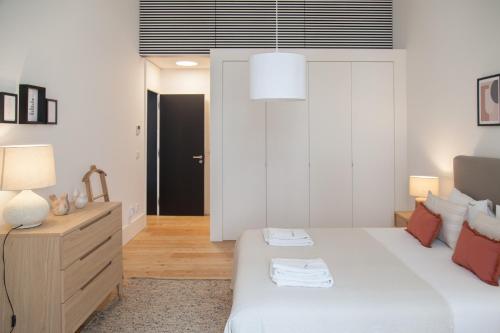 FLH Praca Comercio Bright Flat