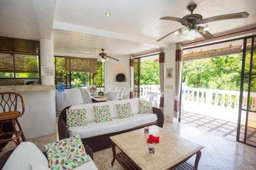Franky Villa Bukid private way off Diniwid beach road left at SPR building Balabag Boracay Malay Aklan