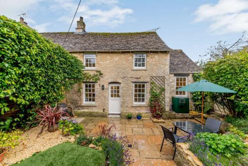Charming Cotswold Cottage In Fullbrook, , Oxfordshire