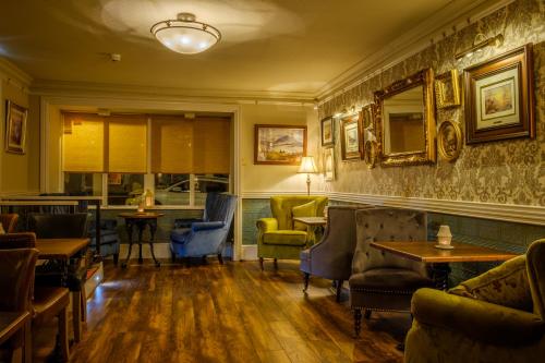 Jacob's Well Hotel - image 7