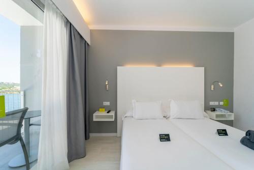 ARTIEM Carlos - Adults Only Hotel Artiem Carlos III - Adults Only is a popular choice amongst travelers in Es Castell, whether exploring or just passing through. Both business travelers and tourists can enjoy the hotels facilit