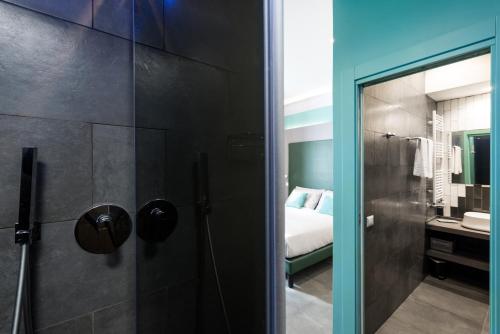 Circle in the Square - image 4