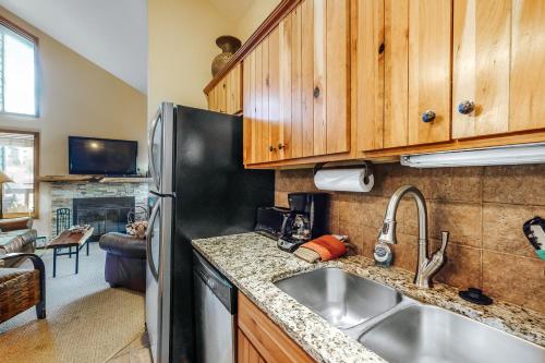 O'clock Road Condos - image 10