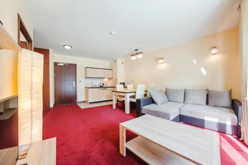 2 twin beds, 1 sofa bed
