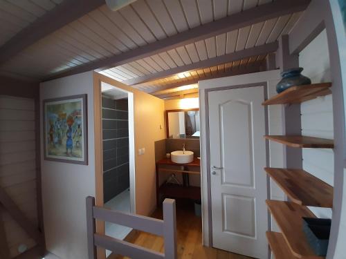 Shower, Caraibes Cottages Le Jasmin vue mer a 500m de la plage in Bas Vent
