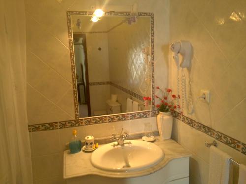 Twin Room image 3