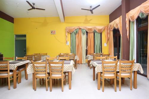 OYO 19409 Hotel Sunita And Restaurant