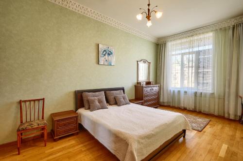 Apartment near Lva Tolstoho Square Kiev