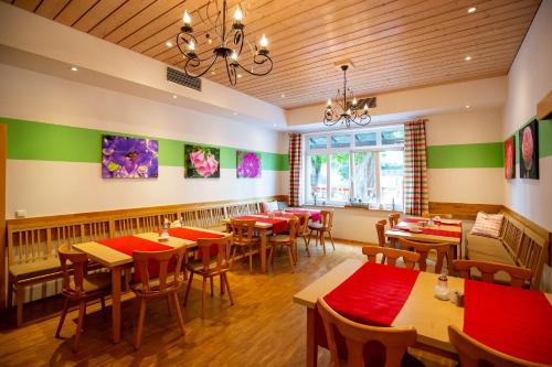 Gasthaus und Hotel Gottler Josef in Schwabhausen