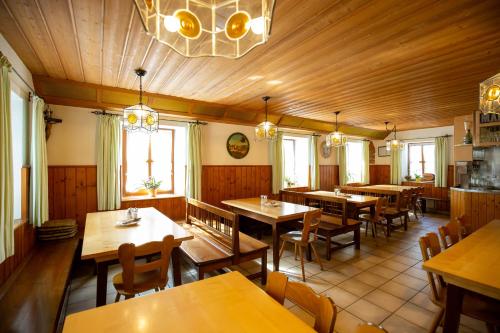 Gasthaus und Hotel Gottler Josef in Schwabhausen