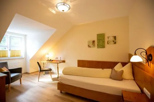 Gasthaus und Hotel Göttler Josef in Rumeltshausen, Deutschland