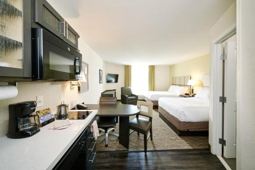 2 queen beds