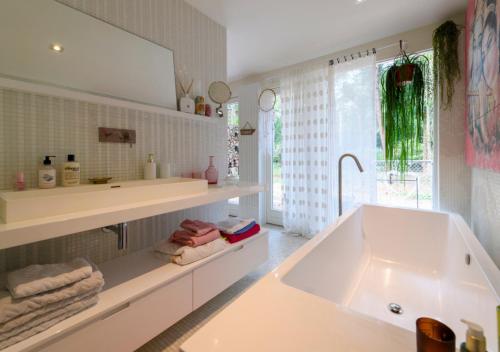 Bathroom, Villa in the forest near the beach in Bergen