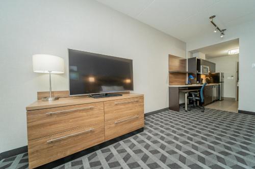 Standard Studio, 1 King, Sofa bed, Limited view