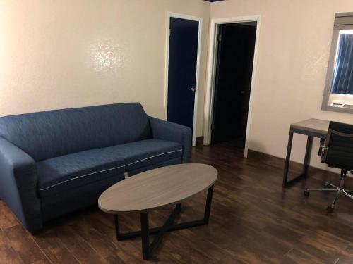 1 king bed, 1 sofa bed