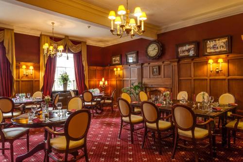 The Saracens Head Hotel 5