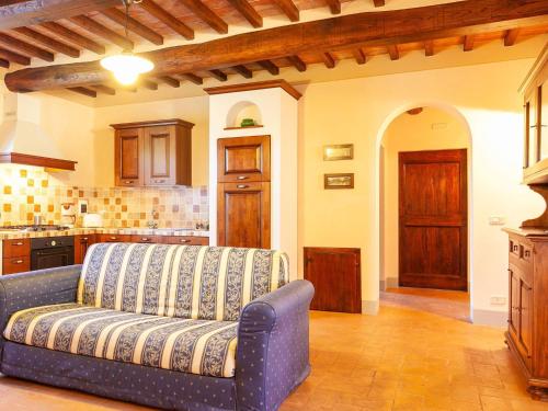  Lavish Farmhouse in Cortona with Pool in Cortona
