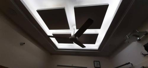 Room in Guest room - Posh Foreigners Place,couples Allowed Lajpat Nagar