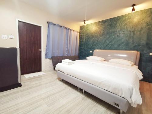 โรงแรมประทับใจ Room Type - King Studio with Sofa Bed