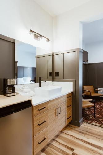 The Flying Steamshovel Inn in 罗斯兰(BC)