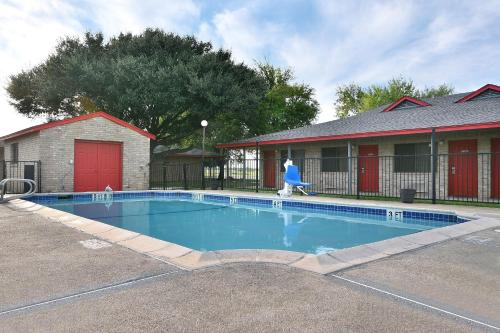 Americas Best Value Inn Lockhart - 수영장