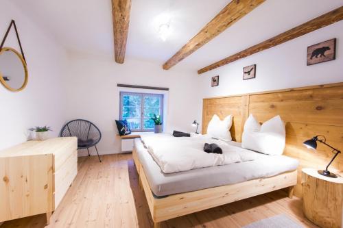 B&B Mittelherwigsdorf - FarmHouse Eckartsberg im Zittauer Gebirge - Ferienwohnung mit 2 Schlafzimmern, Terrasse und WALLBOX - Bed and Breakfast Mittelherwigsdorf