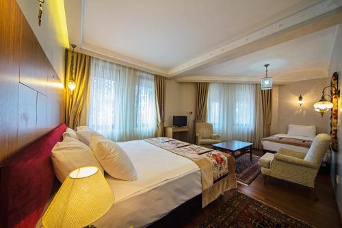 1 double bed, 3 twin beds