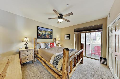 New Listing! Stylish Condo With Garage & Hot Tubs Condo - image 2