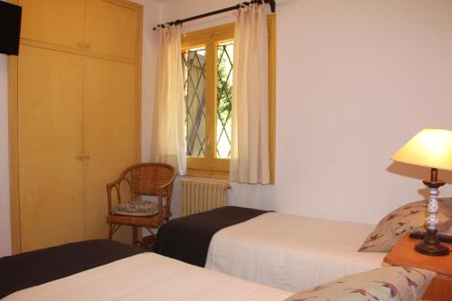 1 double bed, 2 twin beds
