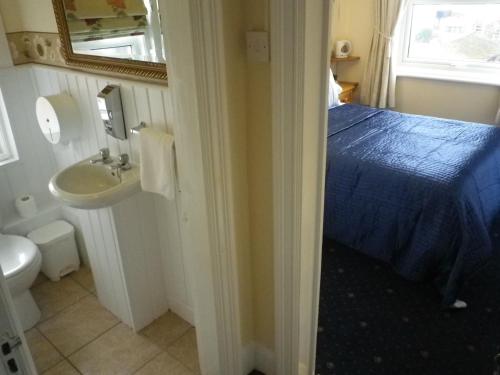 Double Room with Private External Bathroom image 3