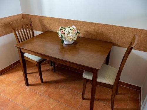 2 bedrooms, 5 beds