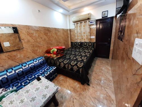 Cream Location,wifi With Android Tv, Luxury Room