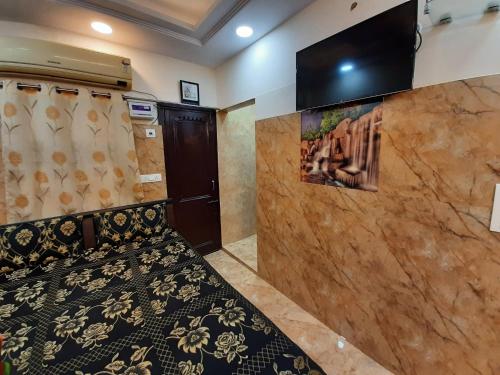 Cream Location,wifi With Android Tv, Luxury Room