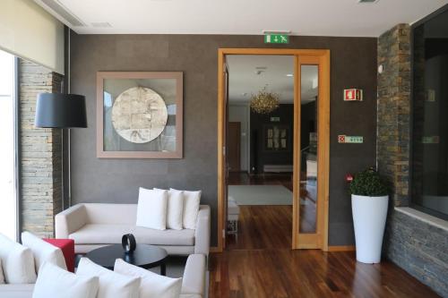 ผับ/เลาจน์, LBV House Hotel in อลิโย