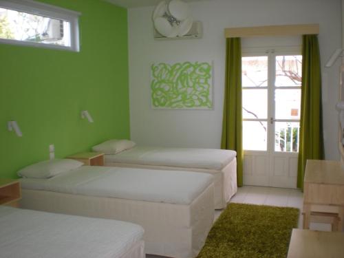 Superior Triple Room image 6
