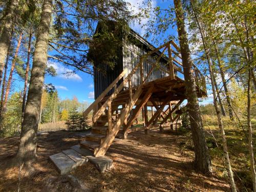 Viking house in the tree! Jacuzzi, Sauna,apkure!