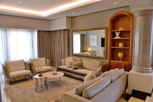 Honeymoon Suite image 4