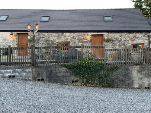 The Reindeer Retreat Buttercup Twin in Llandyfaelog