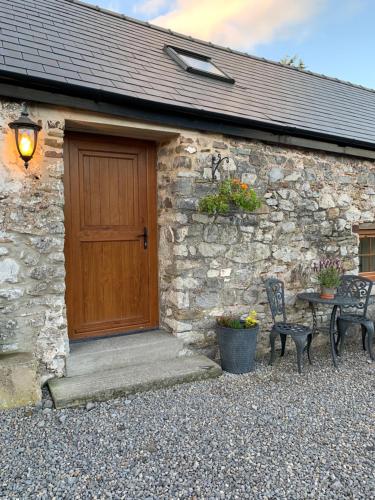 The Reindeer Retreat Buttercup Twin in Llandyfaelog