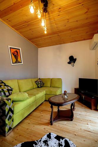 Oli's apartment - image 2