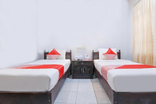 OYO 2411 Taman Mekar Beach Inn 2