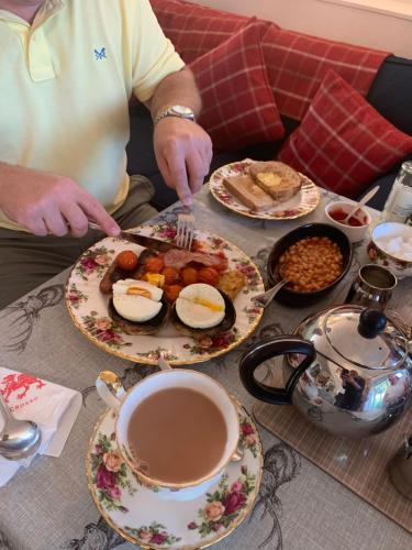 Ételek és italok, The Reindeer Retreat Buttercup Twin in Llandyfaelog